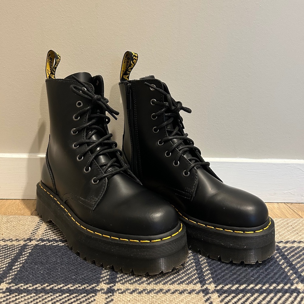 Genuine Dr. Martens Jadon III Boot Pisa Leather Platforms in Black